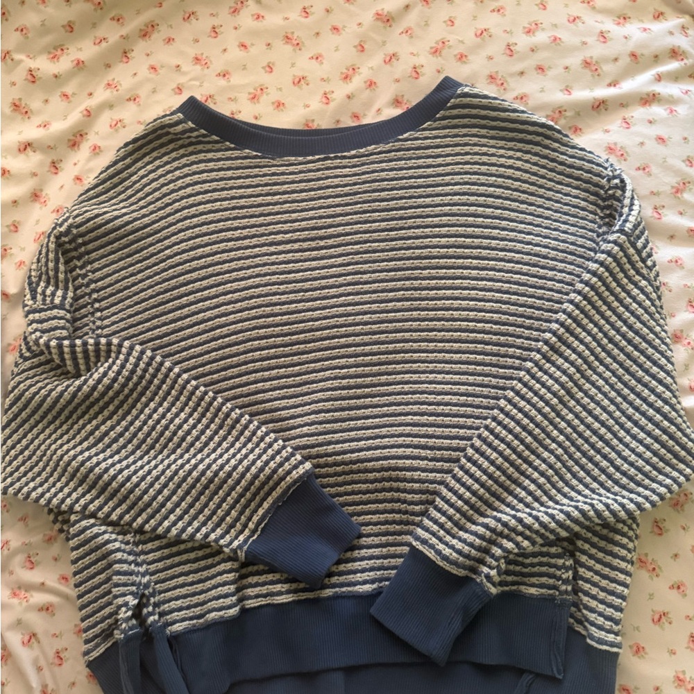 American Eagle Outfitters Navy and Cream Knit Sweater